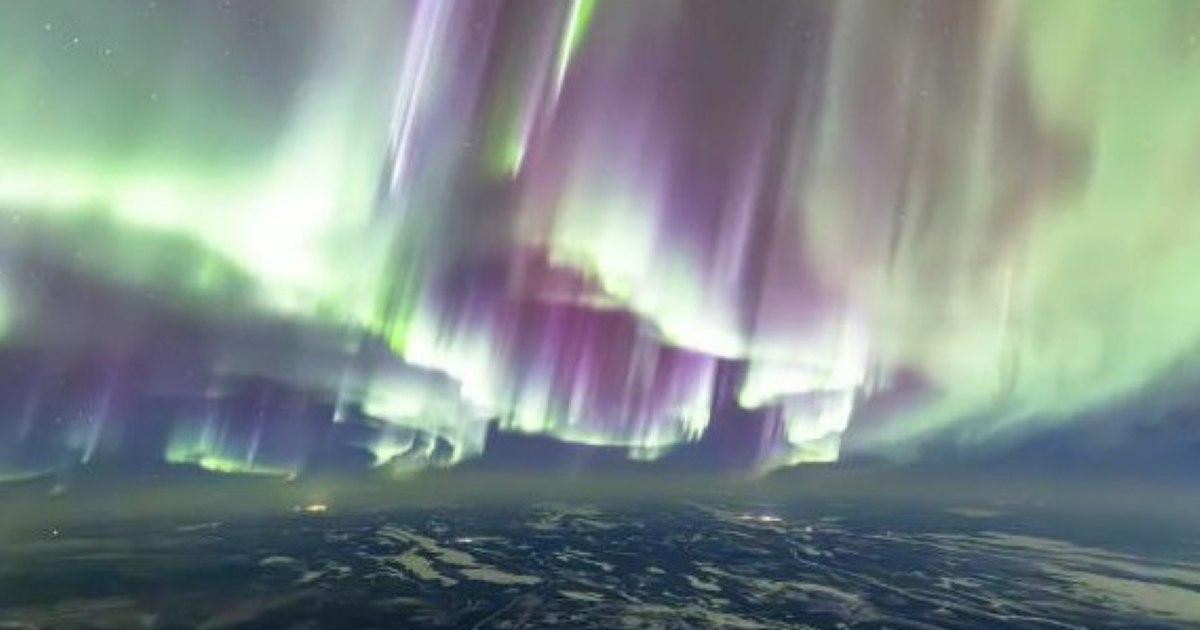 Aurora boreală surprinsă de un pilot român