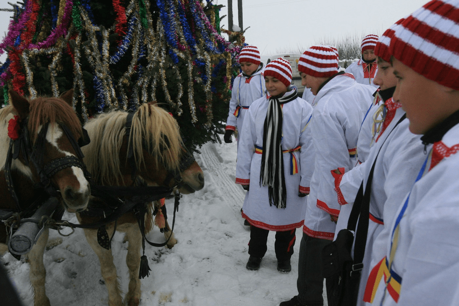 Când sărbătoreau, de fapt, românii Anul Nou în vechime. Petrecerile actuale de Revelion, împrumutate de la vest-europeni