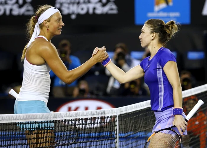 Simona Halep a învins-o pe Yanina Wickmayer (stânga), în optimile Australian Open 2015 FOTO AP