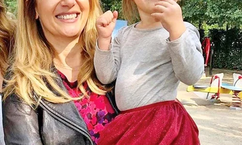 Amalia, alături  de fiica ei, Alma jpeg