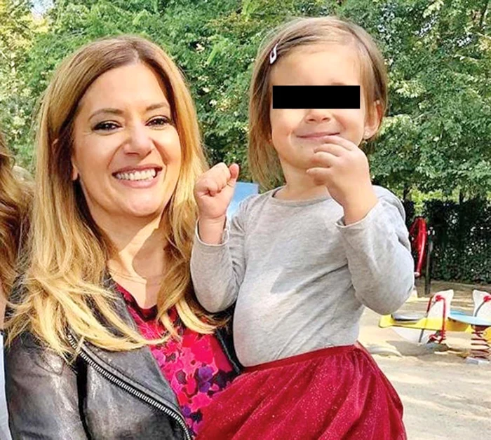 Amalia, alături de fiica ei, Alma