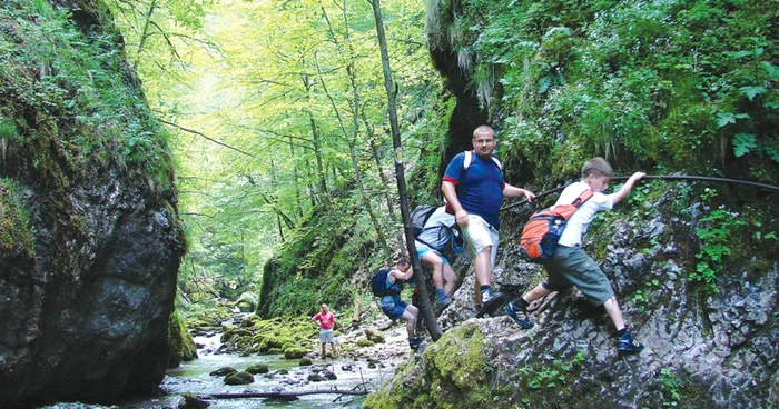 Pentru un sejur reuşit la munte, turiştii trebuie să-şi ia câteva măsuri de siguranţă