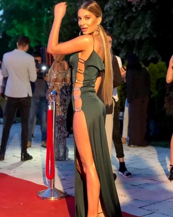 2 ana baniciu fara chiloti 2 jpg jpeg