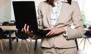 businesswoman 2817567 1280 webp