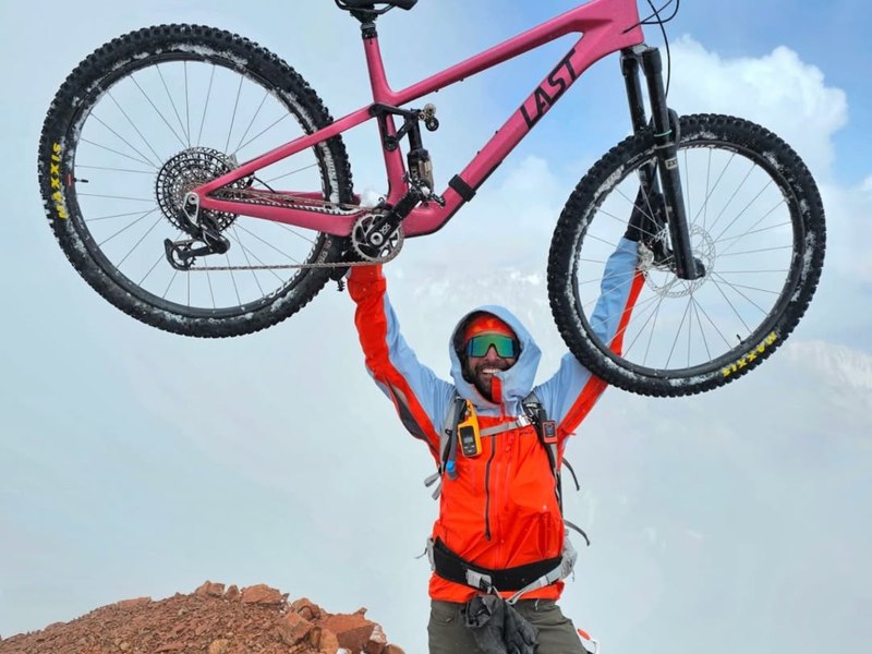 Un influencer italian pasionat de sporturi extreme a murit, după ce a căzut într-o râpă, de la o înălțime de peste 180 de metri