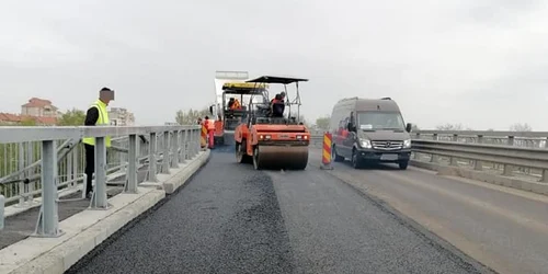 slobozia s-a reluat traficul pe podul peste raul ialomita foto drdp constanta