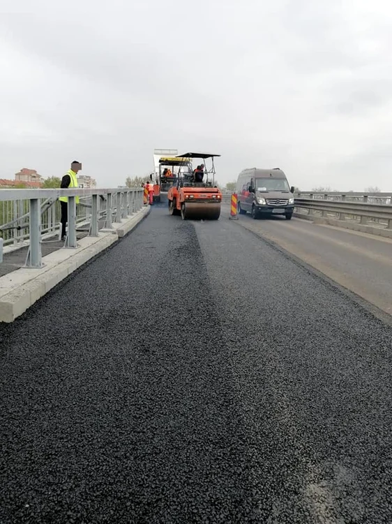 S=-a redeschis traficul pe podul peste râul Ialomiţa FOTO DRDP Constanţa