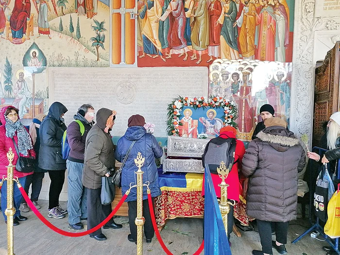 Credincioşii s-au rugat pentru copii, dar şi pentru fetele singure