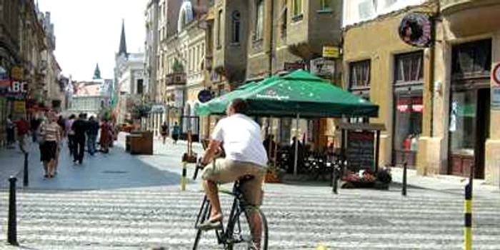 Oradea: Stâlpii antişoferi au fost vandalizaţi