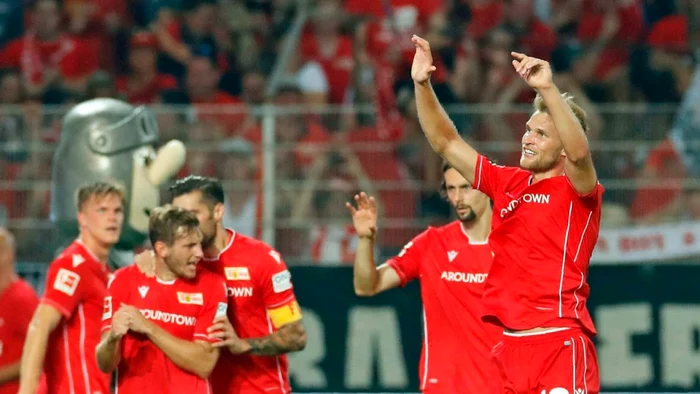 FOTO bundesliga.com