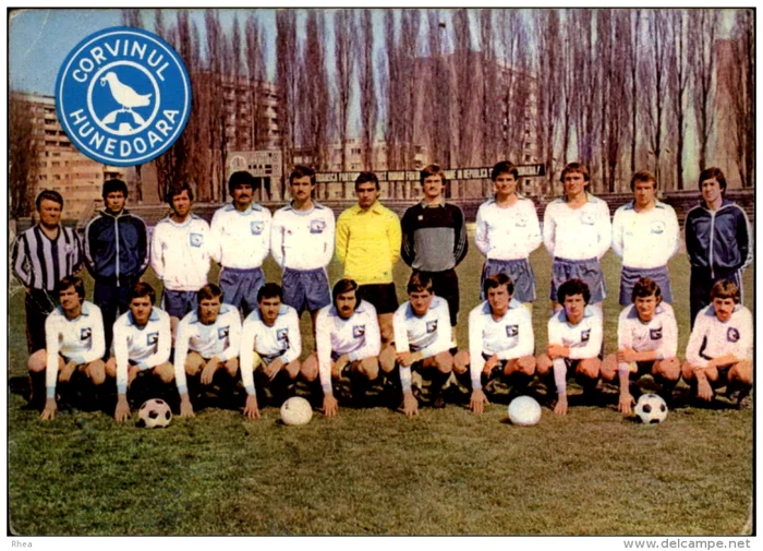 Corvinul Hunedoara în 1981. Ilustrată. În componenţa ei se aflau Lucescu, Dumitrache, Gabor şi Klein.