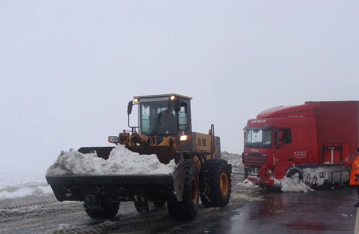 Utilajele de deszăpezire sunt pregătite, ne asigură autorităţile din Transporturi