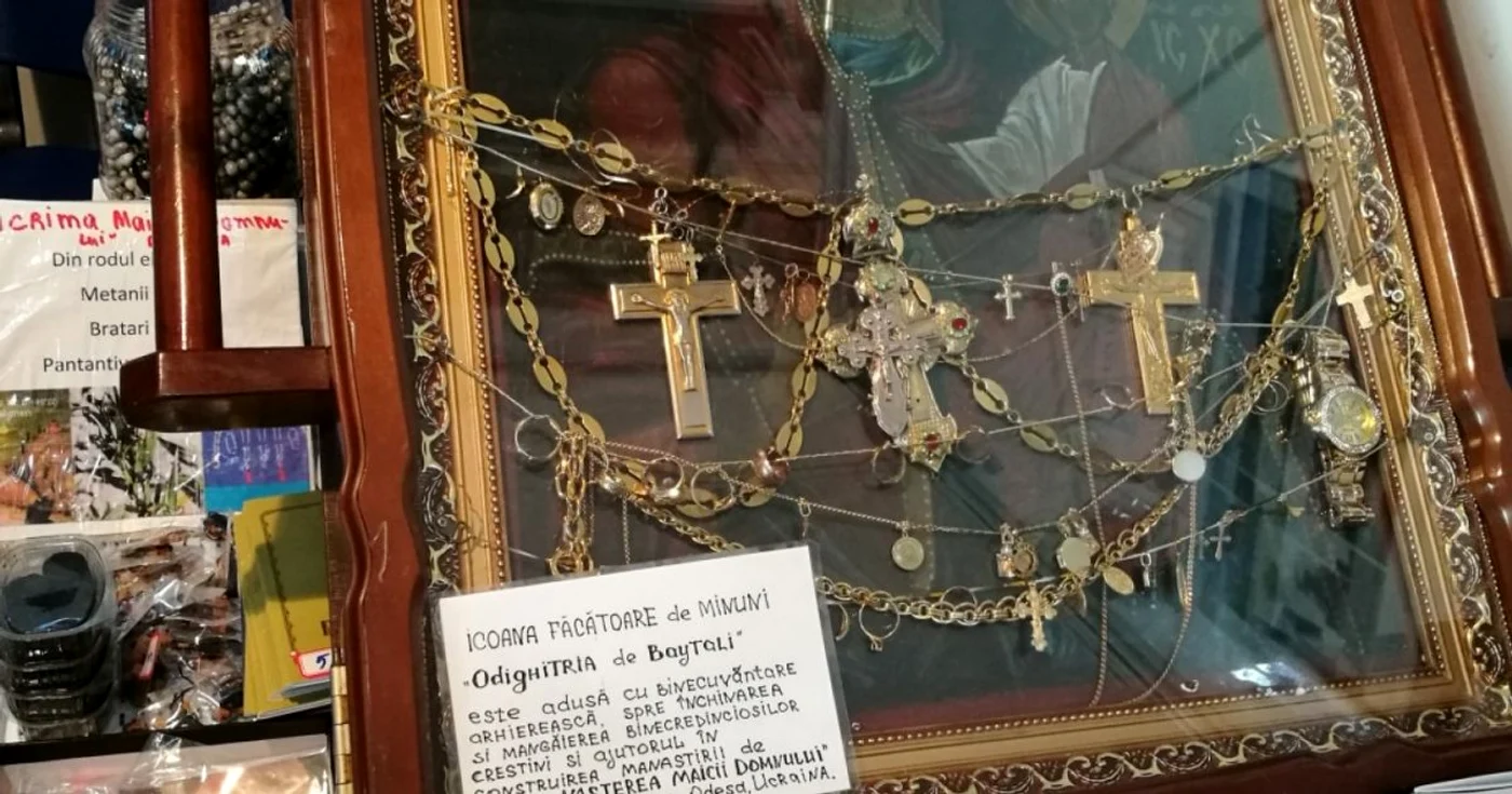 Târgul Internaţional de Veşminte, Icoane, Cărţi şi Obiecte Bisericeşti. FOTO: Remus Florescu