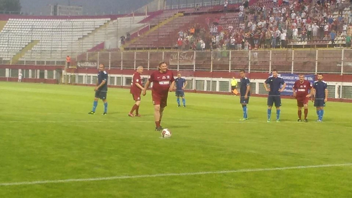 
    Lupu a marcat din penalty în faţa unor tribune golite de huligani  