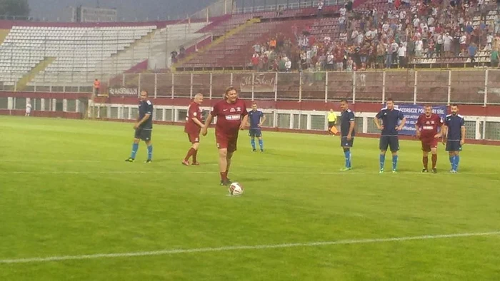 Lupu a marcat din penalty în faţa unor tribune golite de huligani