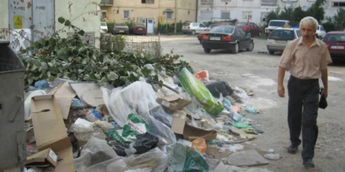Reşiţa: VIDEO Munte de gunoi pe Aleea Peleaga (GALERIE FOTO)