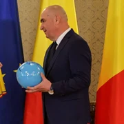 Cadoul lui Gheorghe Hagi pentru Ilie Bolojan, foto Facebook jpg
