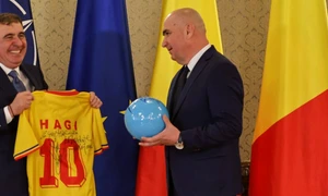 Cadoul lui Gheorghe Hagi pentru Ilie Bolojan, foto Facebook jpg