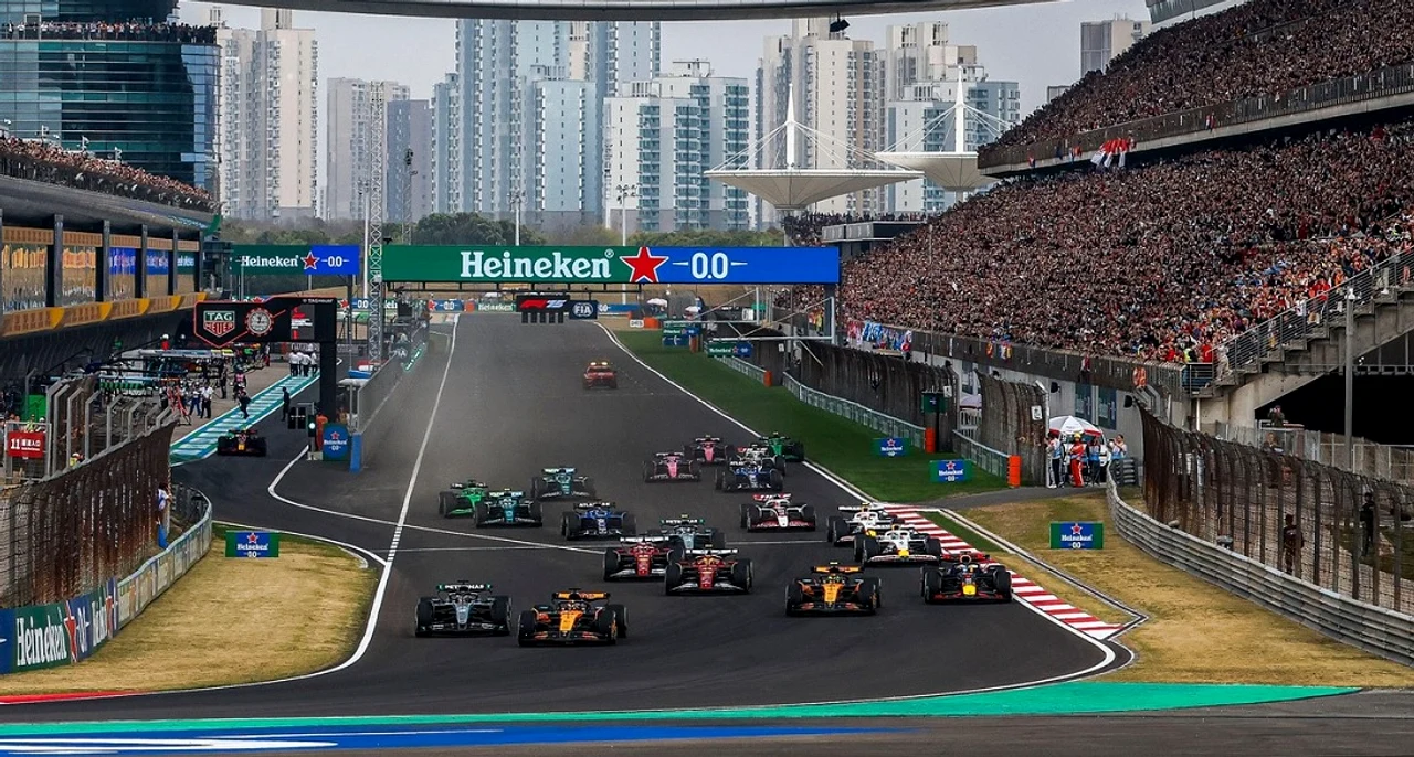După cursele de la Shanghai, oficialii F1 vor lua o decizie. Foto Profimedia