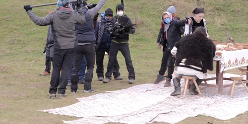 Capra cu trei iezi pe platoul de filmare JPG Foto credit Adrian Nastase
