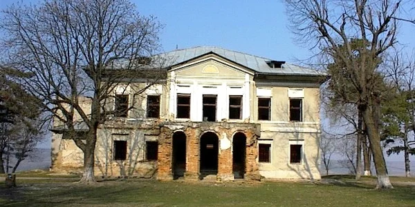 Conacul Rosetti-Solescu s-a transfromat în ruină FOTO