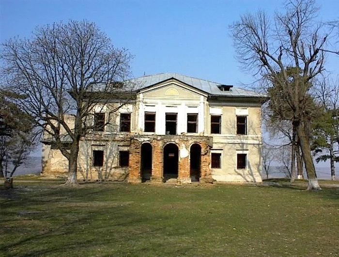 Conacul Rosetti-Solescu s-a transfromat în ruină FOTO:adevarul