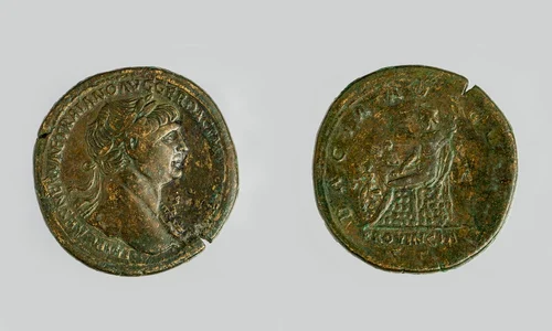 Sestertius imperial roman cu personificarea Daciei pe revers, emis sub autoritatea împăratului Traian, în intervalul 112-114 p. Chr. (© Muzeul Național de Istorie a României)