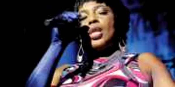 Macy Gray vine în România