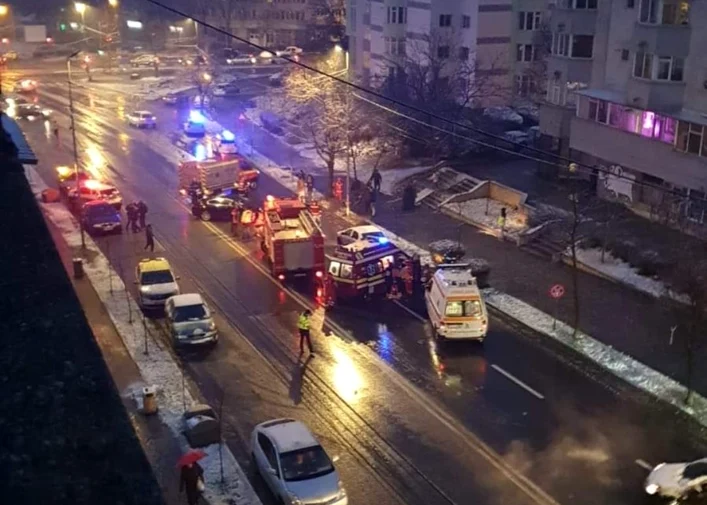 O femeie și doi copii au fost răniți în accidentul din Slatina FOTO: Info Trafic Slatina