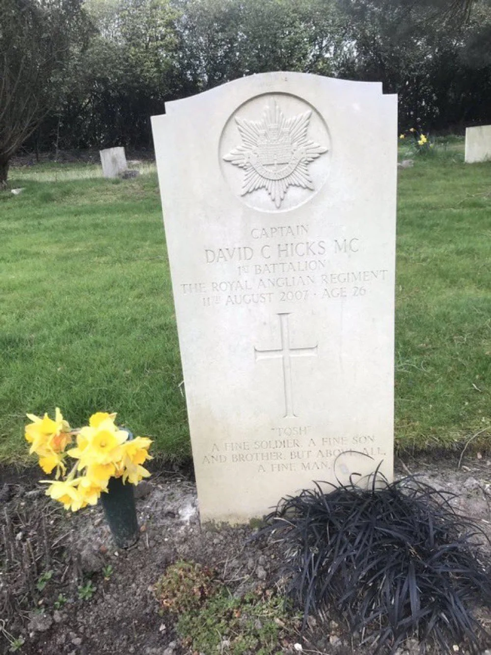 O femeie a exhumat trupul soțului ei pentru că a fost îngropat lângă bărbatul care i-a distrus viața