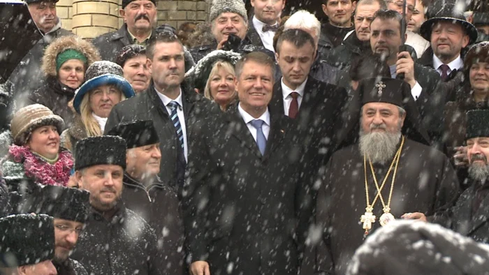 Klaus Iohannis la slujba oficiată la Catedrala Ortodoxă din Sibiu FOTO Ramona Găină