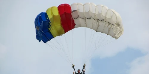 Aerodromul de la Vadul lui Vodă este optim pentru parașutism