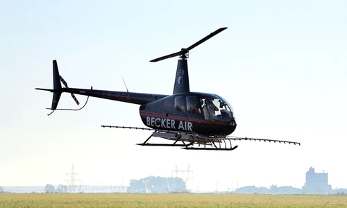 Dacă nu vor avea succes cu stârpirea ţânţarilor  de la nivelul solului, autorităţile  vor acţiona şi din aer, aşa cum au făcut o anul trecut (foto: Dan Bistriţeanu) jpeg