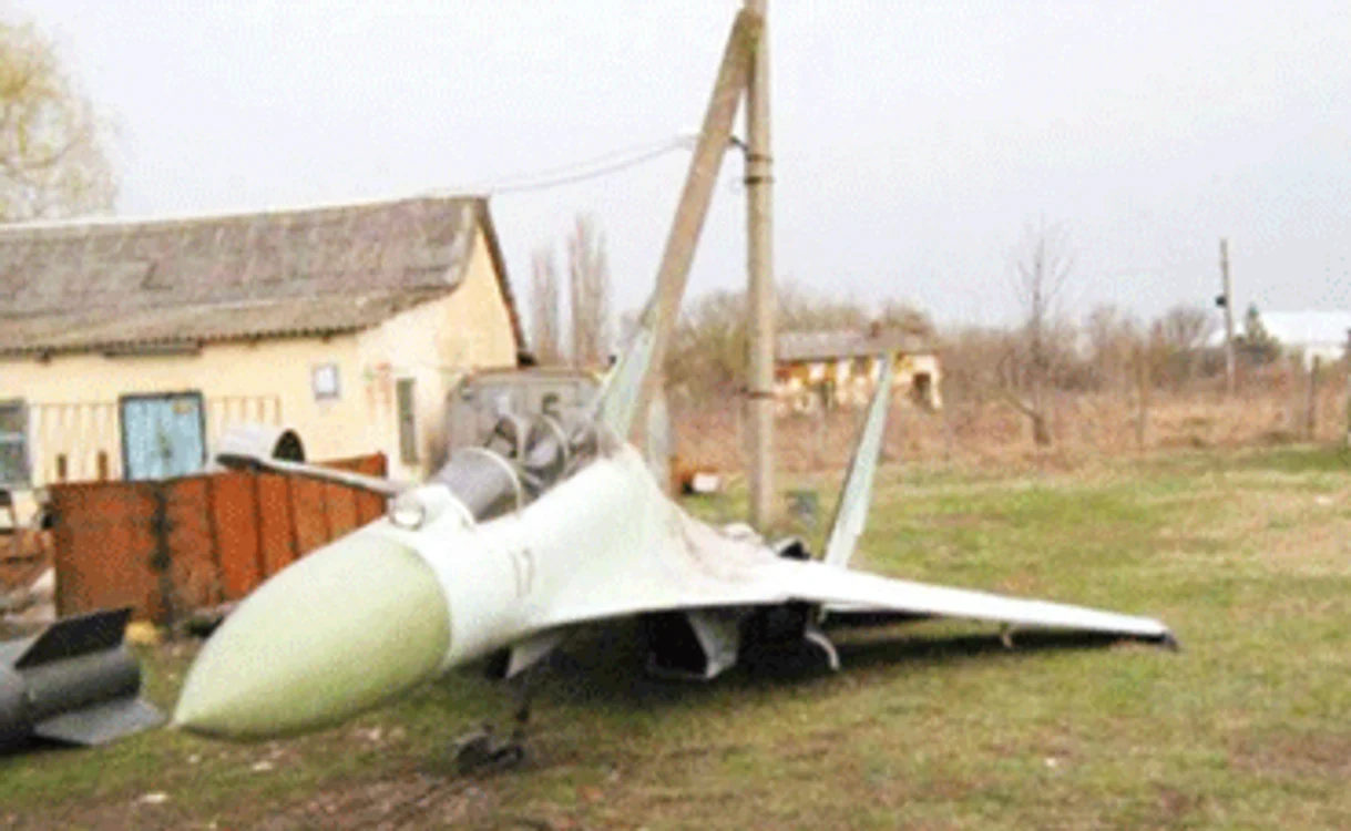 
    Aeronava este “parcată“ în ograda unui bărbat din Republica Moldova  