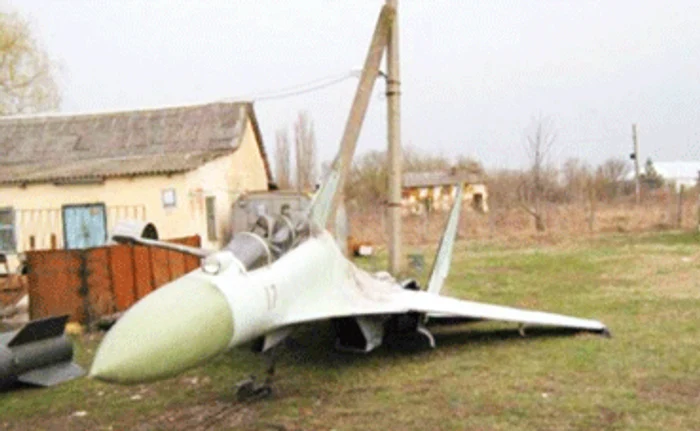 
    Aeronava este “parcată“ în ograda unui bărbat din Republica Moldova  