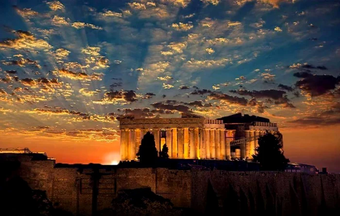 Apus de soare cu Acropolele din Atena Grecia în fundal Foto X dms