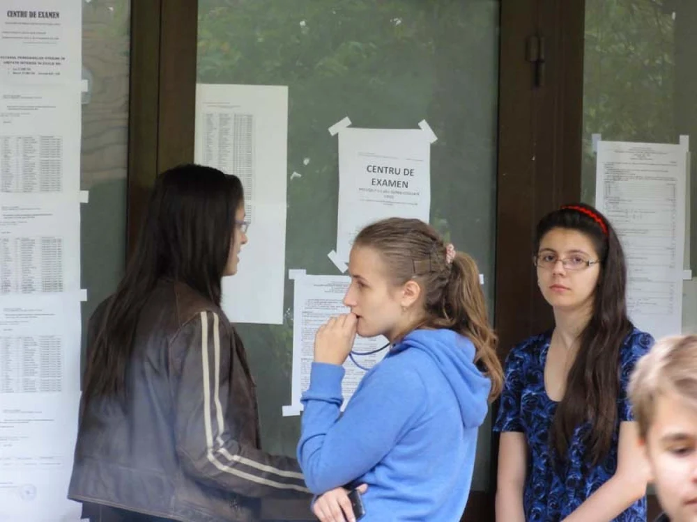 S-au afişat rezultatele primei repartizări computerizate la liceu  (FOTO: Mugurel Manea)