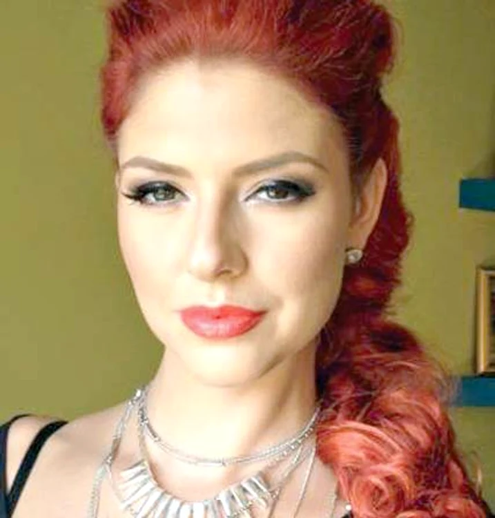 
    Roxana Postelnicu  