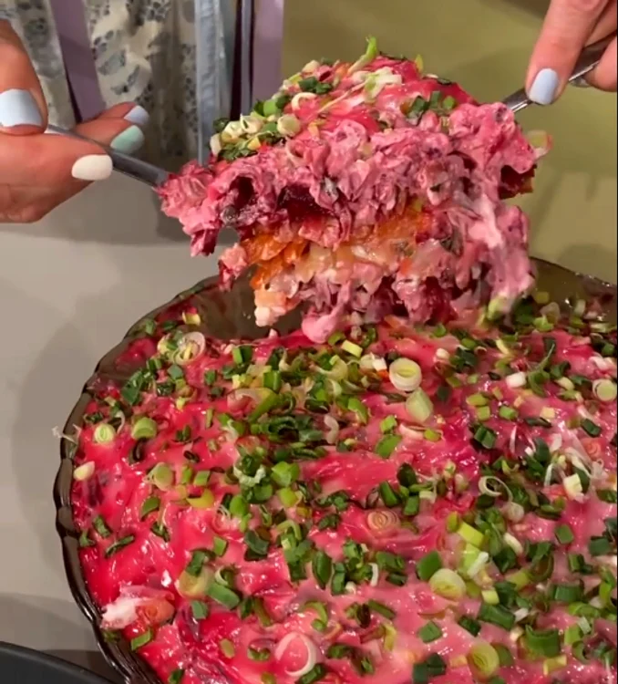 
    Salata Shuba cu maioneza de postfoto: captură YouTube  