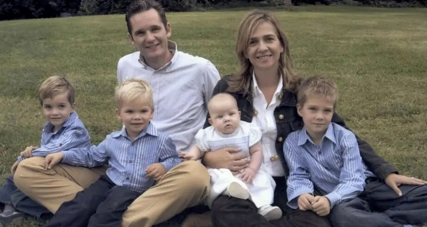 Fotografia cu Infanta Cristina și Iñaki, din care a fost copiat copilul. FOTO: Casa Regală spaniolă
