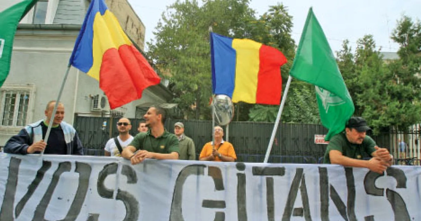 Extremiștii de la Noua Dreaptă sunt recunoscuţi pentru protestele la adresa ţiganilor