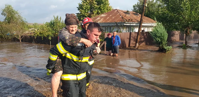 Misiunile de salvare sunt în desfășurare FOTO: ISU Galați