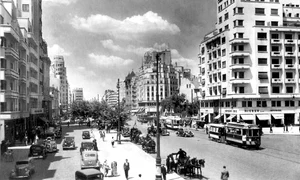 Bulevardul Magheru în perioada interbelică (© Wikimedia Commons)