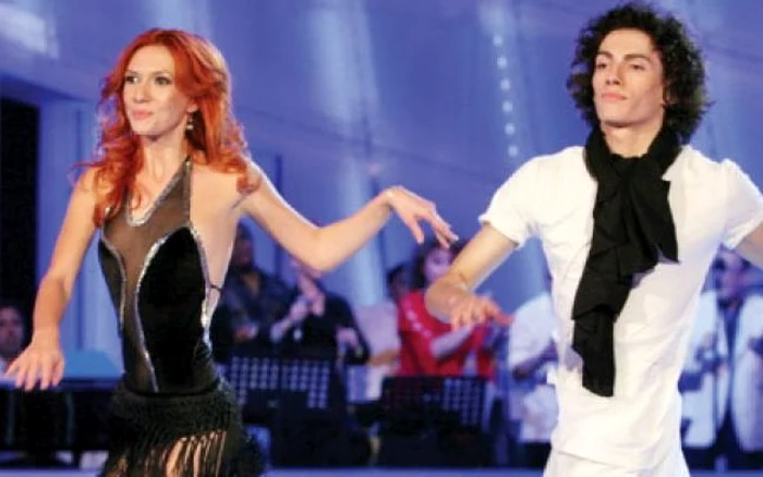 Adela Popescu şi Alexandru Lică s-au clasat pe locul 2 la "Dansez pentru tine"