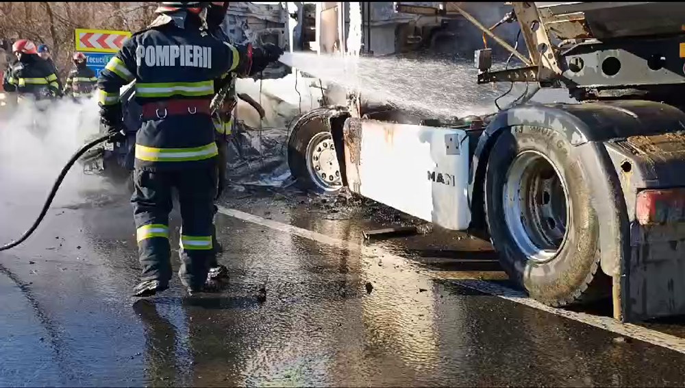 Tinerii carbonizați în accidentul din Galați sunt veri. Șoferul luase de trei luni permisul VIDEO