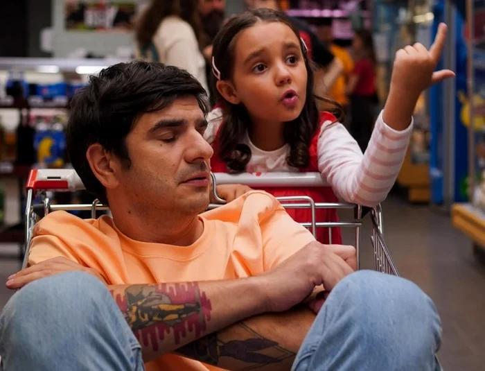 Imagine din comedia "Tati Part-Time"