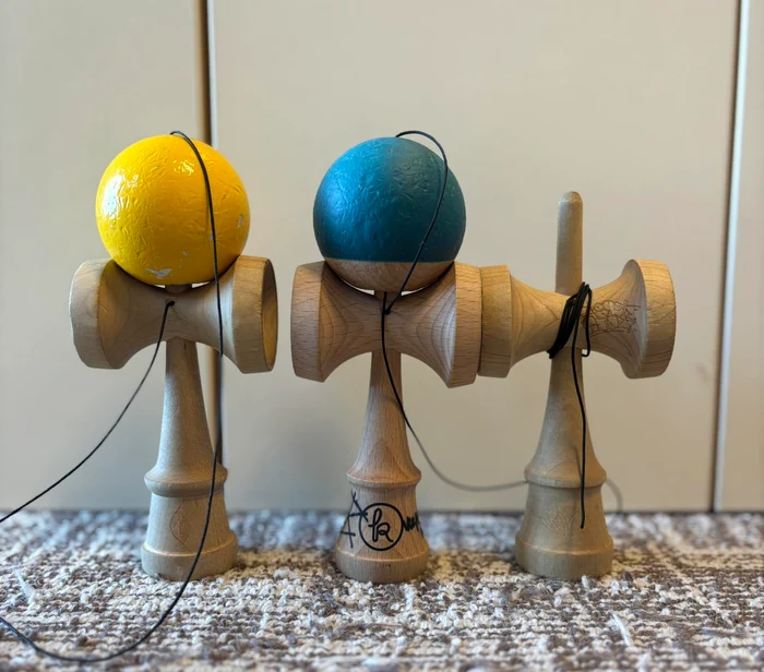 Foștii împătimiți își vând acum jucăriile pe site-urile de vânzări FOTO: FB/D.V.