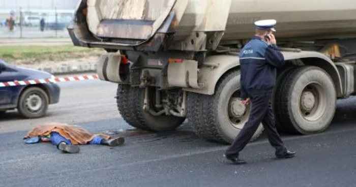 Braşov: A murit strivit sub roţile camionului pe care îl dirija / FOTOGALERIE