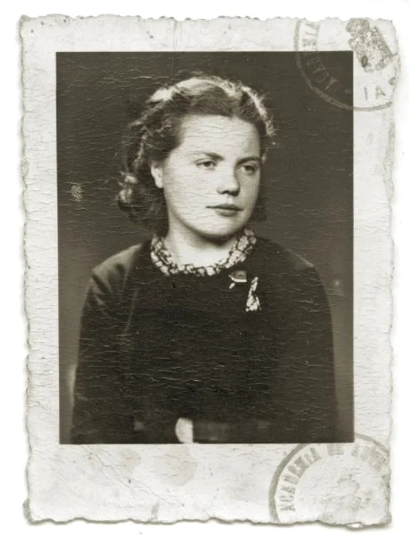 fotografia vrc de pe foaia matricola de la academia de arte frumoase iasi jpg jpeg