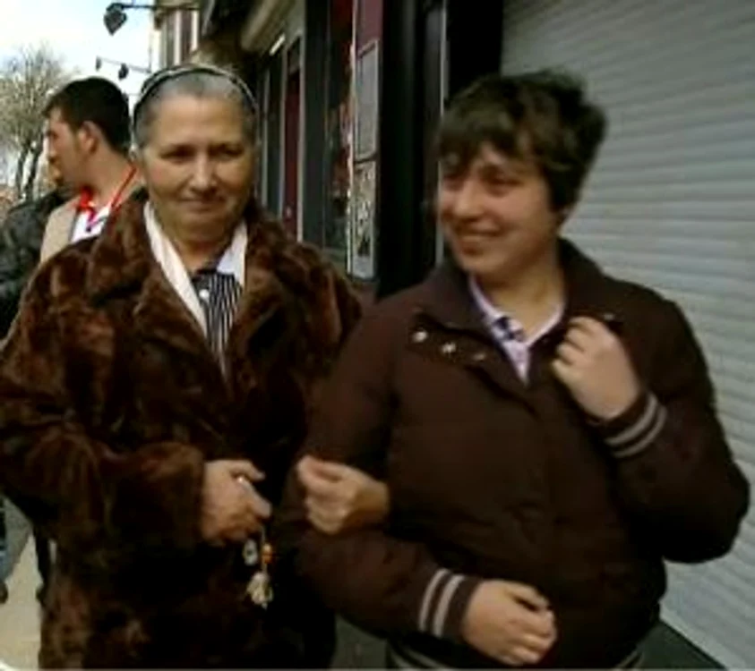 Fronica şi mama ei s-au reîntâlnit după 30 de ani (captură: PRO TV)